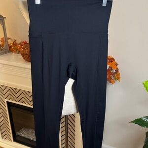 Sleek Black High-Waist Leggings With Pockets